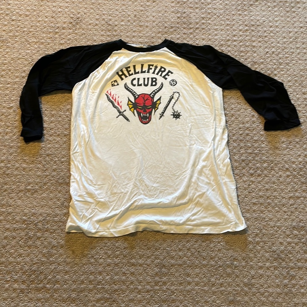 Stranger things- Hellfire shirt - size XL